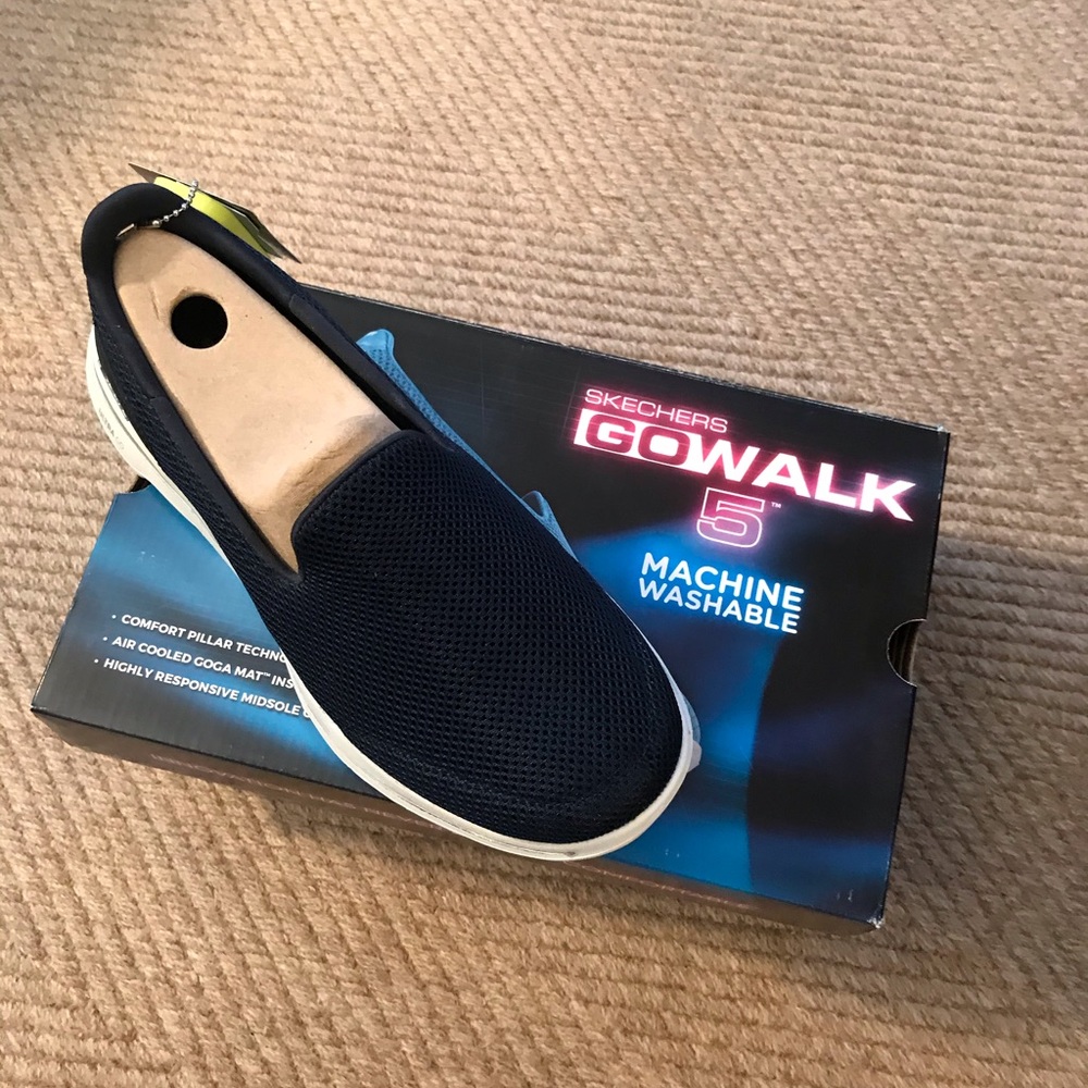 Skechers women’s Go Walk navy / wide fit